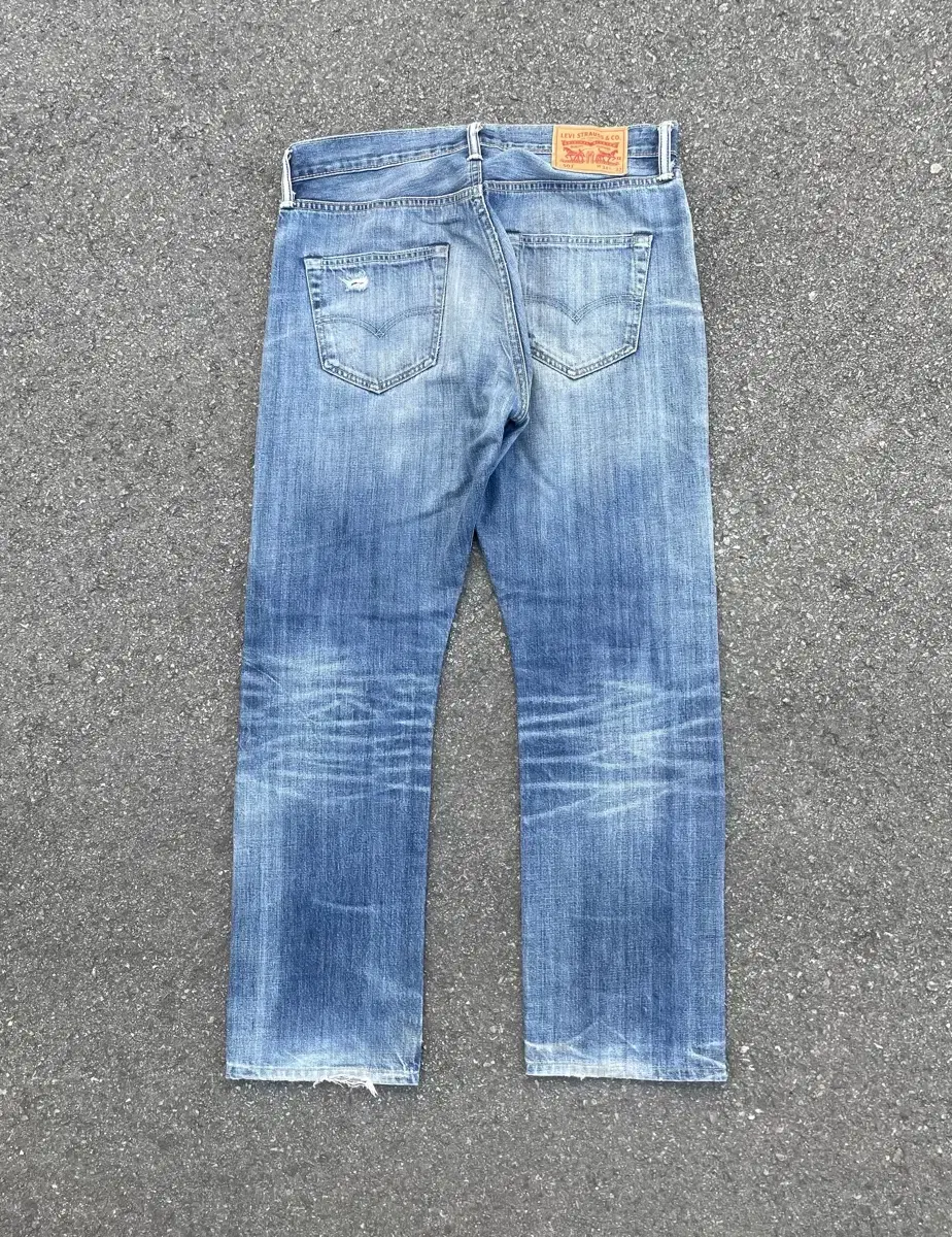 90s Levis 501  (W34 L32)